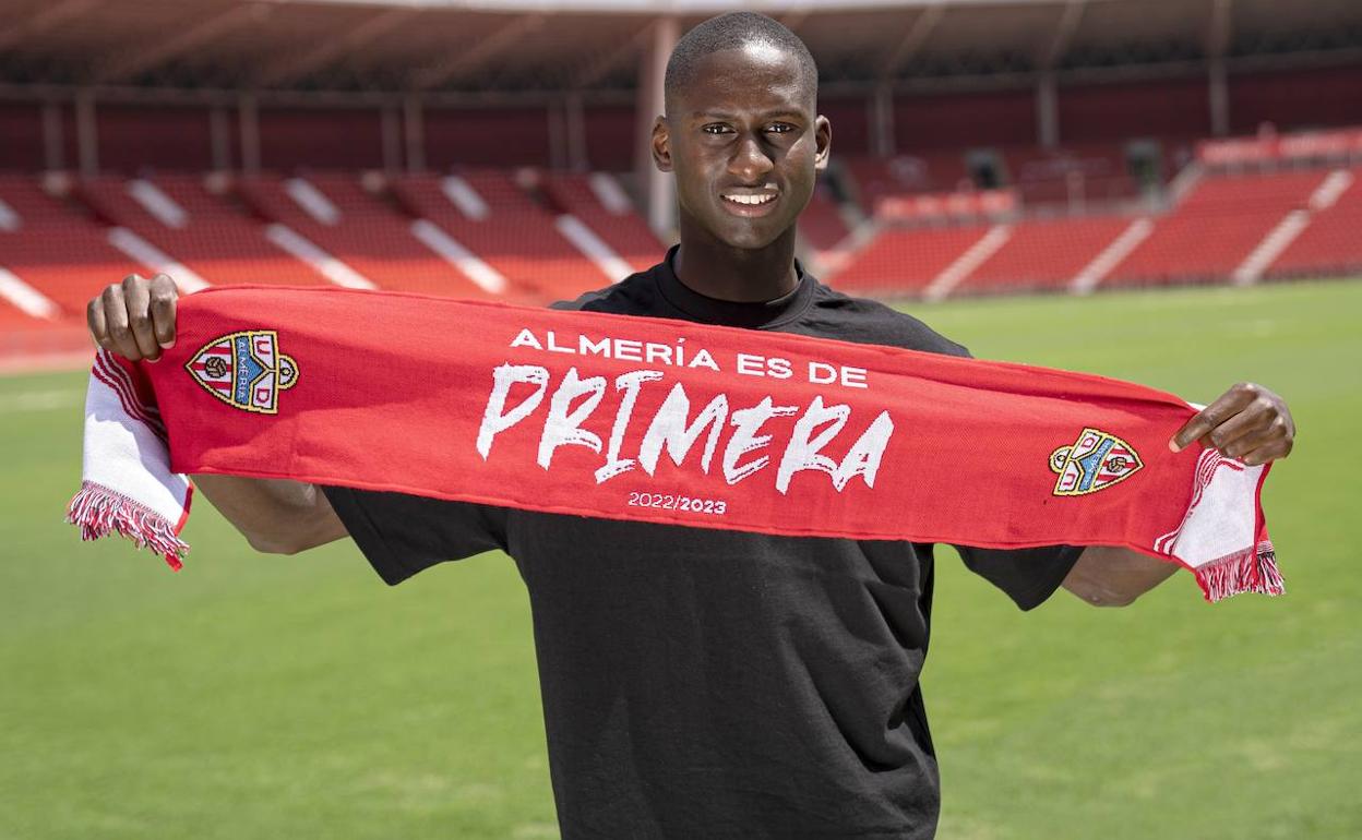 Mendes ha sido un fijo en el Lorient galo y llega a la UDA para cuatro temporadas 