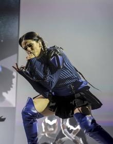 Imagen secundaria 2 - Concierto de Rosalía en Almería | La crónica del evento: El subidón de la motomanía | Motomami World Tour