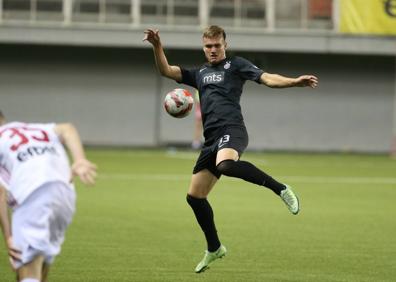 Imagen secundaria 1 - Arnau Solà es rojiblanco tras siete años en el Barça (arriba). Marko Milovanovic puede llegar hoy desde el Partizan. 