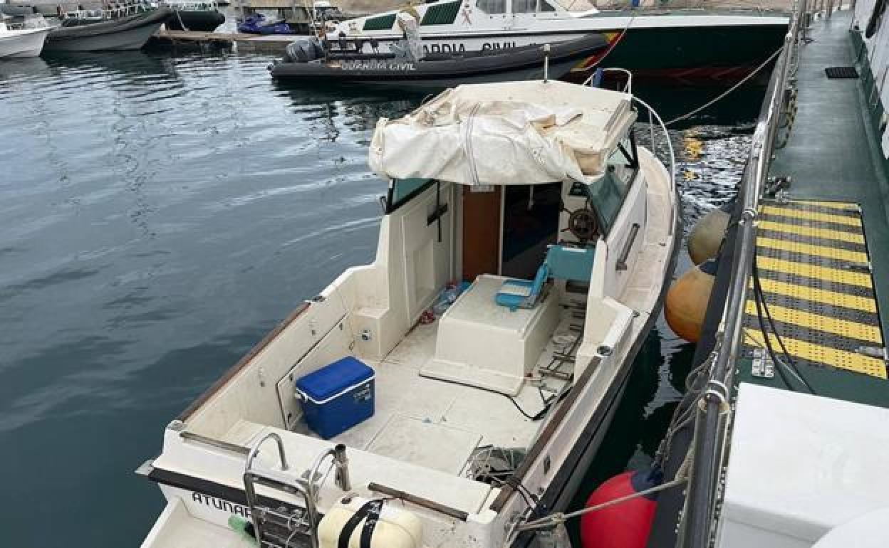 El barco que fue interceptado por la Guardia Civil.