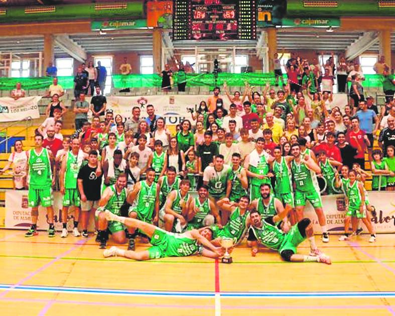 El Ejido CB celebró hace un mes un espectacular ascenso a EBA. 