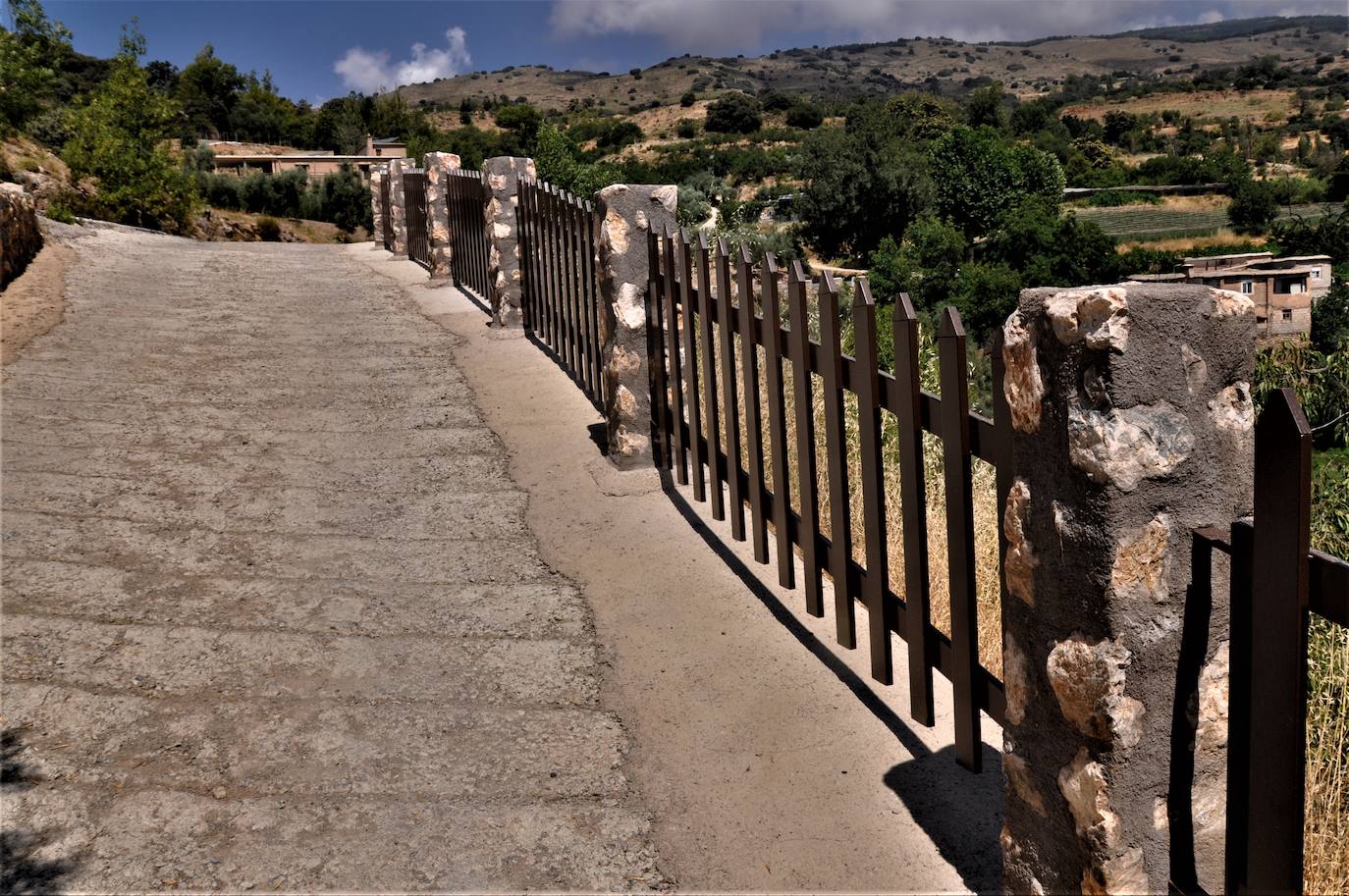 Sendero entre Mecina Bombarón y Cádiar. 