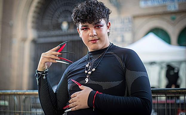 Ambiente previo al concierto de Rosalía en Granada. 