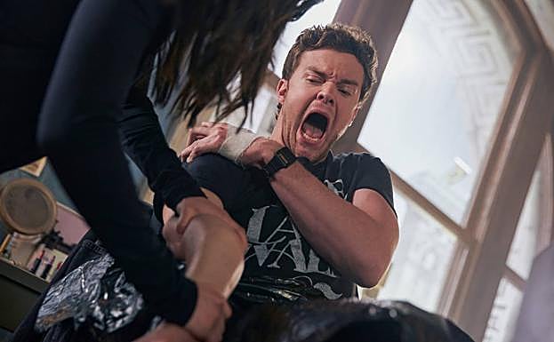 Hughie, pasándolo mal.