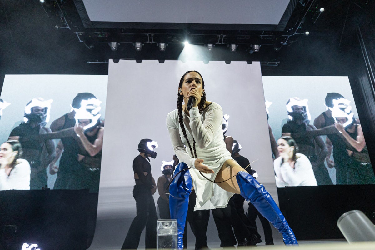 Rosalía, durante su concierto en Granada.