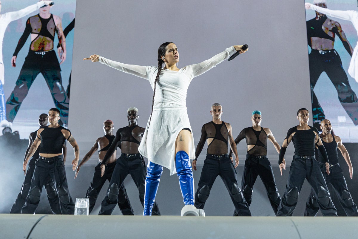 Rosalía, durante su concierto en Granada.