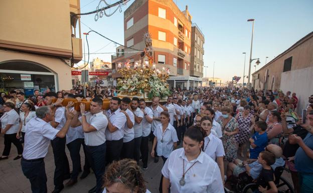 Galería. La Virgen del Carmen de Motril por las calles de Varadero.