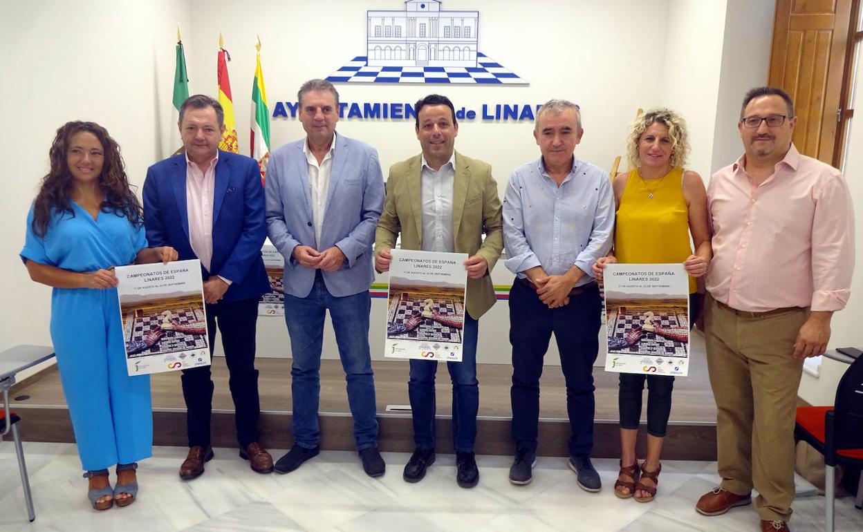 Rueda de prensa y presentación del cartel de los campeonatos de ajedrez de este verano. 