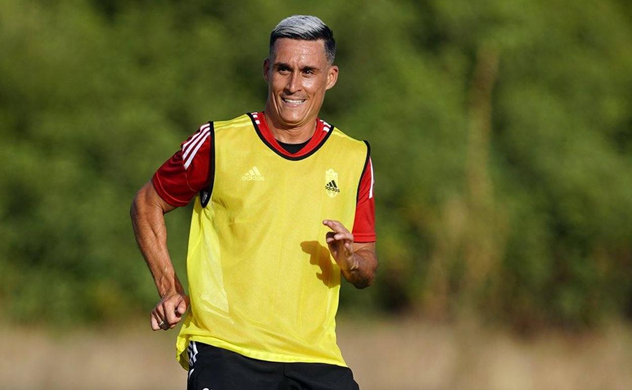José Callejón, sonriente durante un entrenamiento con el Granada. 