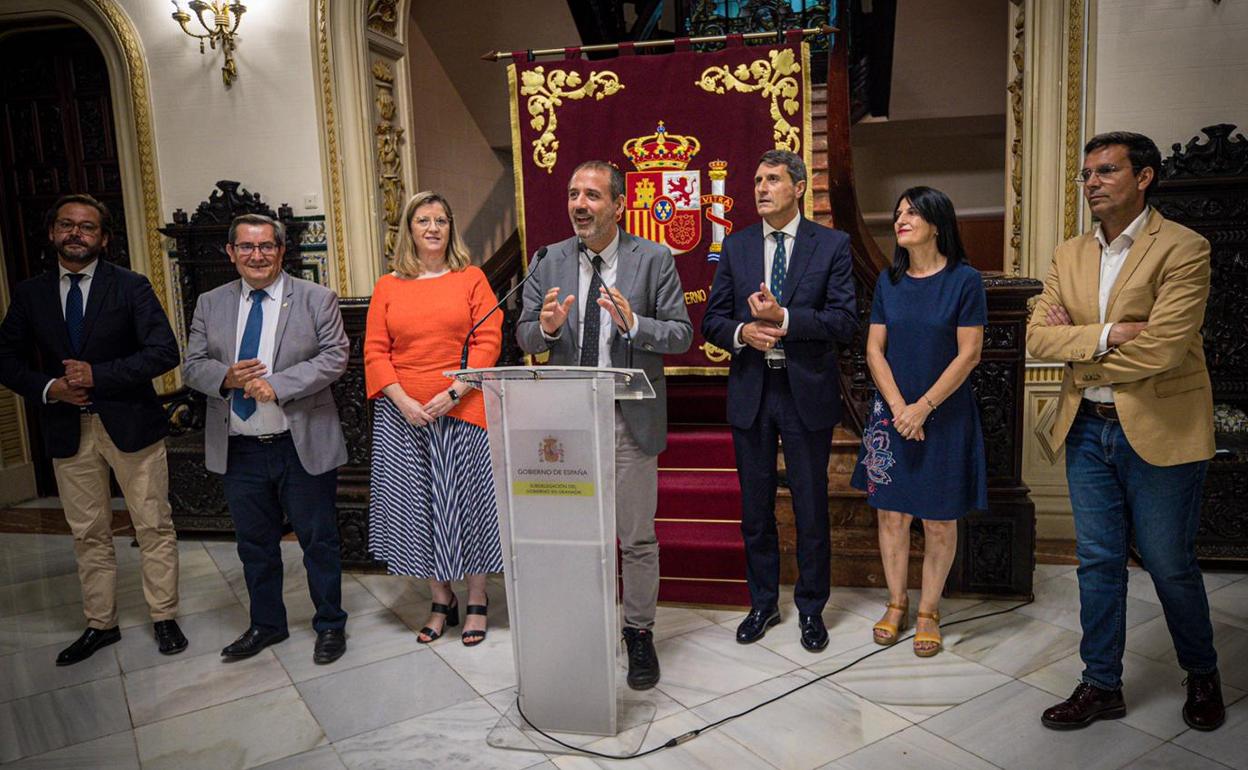 Representantes de las instituciones escucharon ayer los nuevos detalles del estudio funcional del Corredor Mediterráneo entre Antequera y Almería, pasando por Granada. 