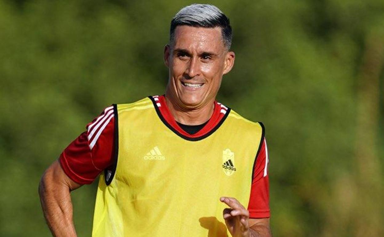 Callejón, sonriente durante un entrenamiento. 