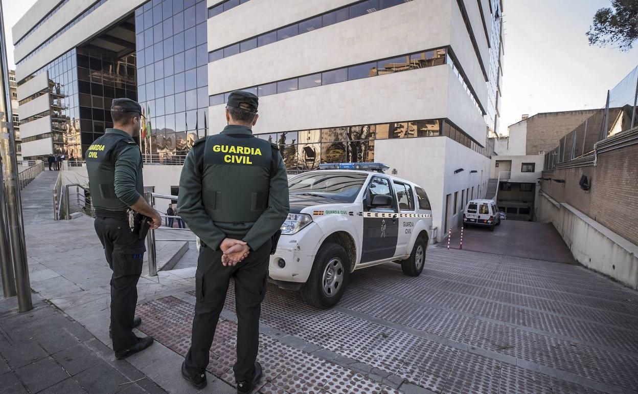 Edificio judicial de la Caleta de Granada, donde se halla el Juzgado de Guardia. 