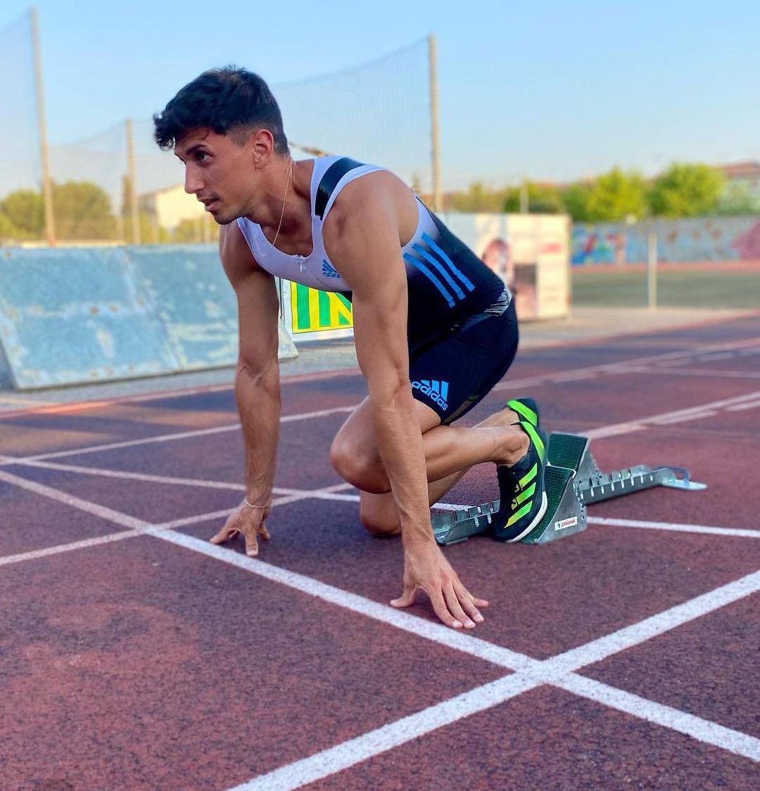 Dani Rodríguez, preparado en la línea de salida.
