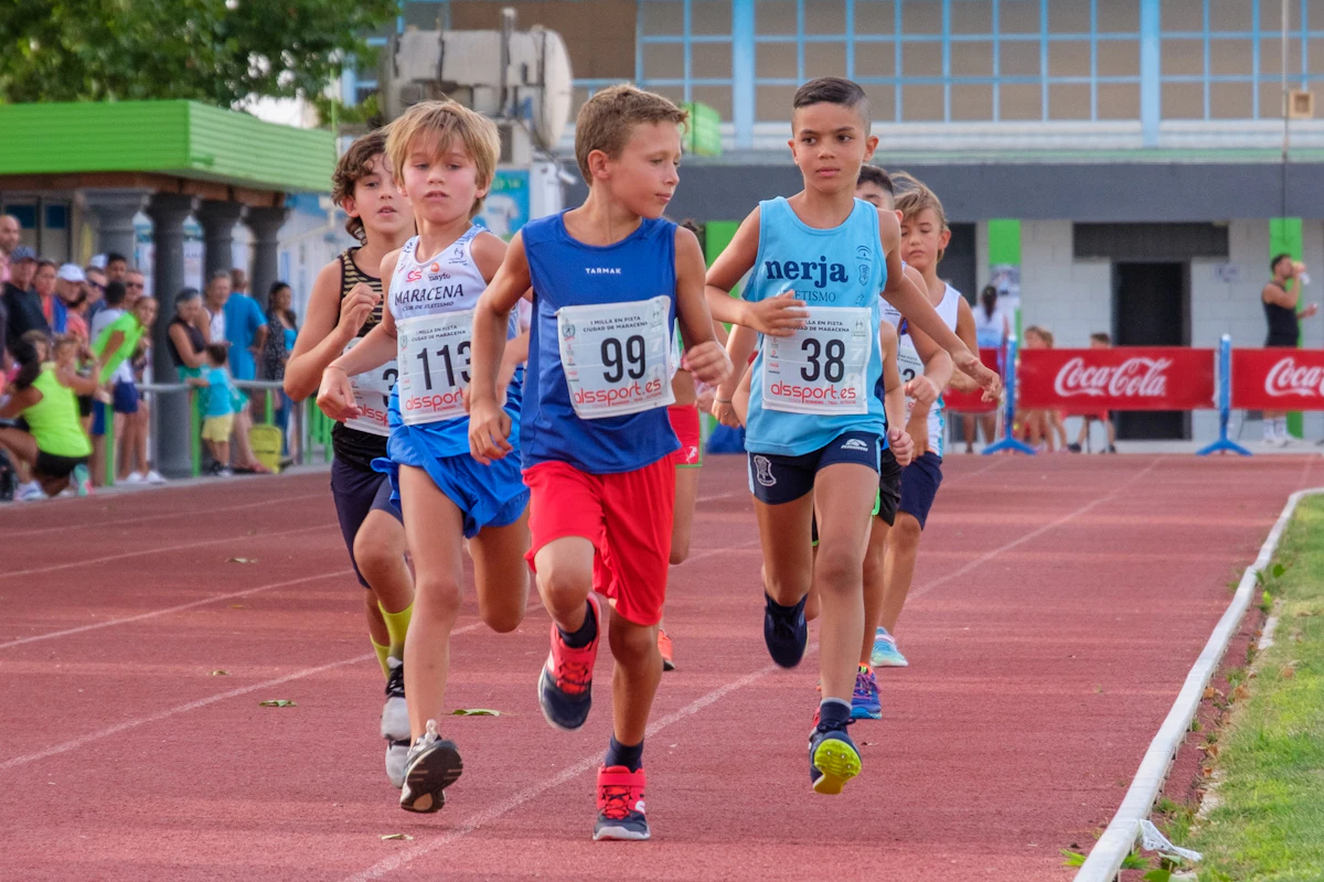 Cientos de personas se citan en las instalaciones maraceneras para vivir una jornada de atletismo