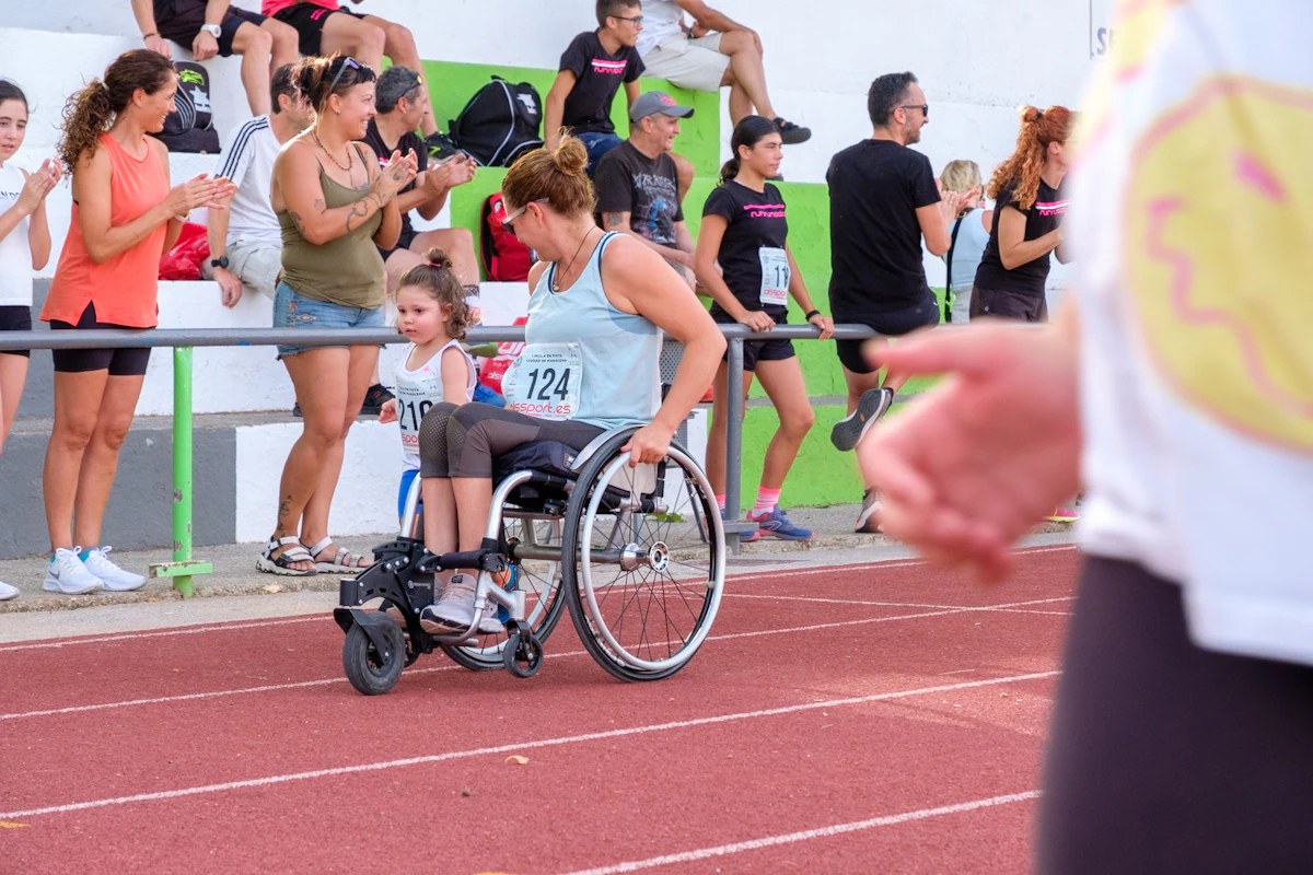 Cientos de personas se citan en las instalaciones maraceneras para vivir una jornada de atletismo