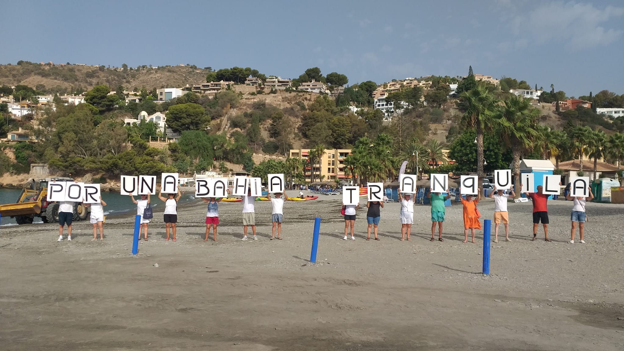 Imagen de la concentración contra las motos de agua en una de las playas de La Herradura.