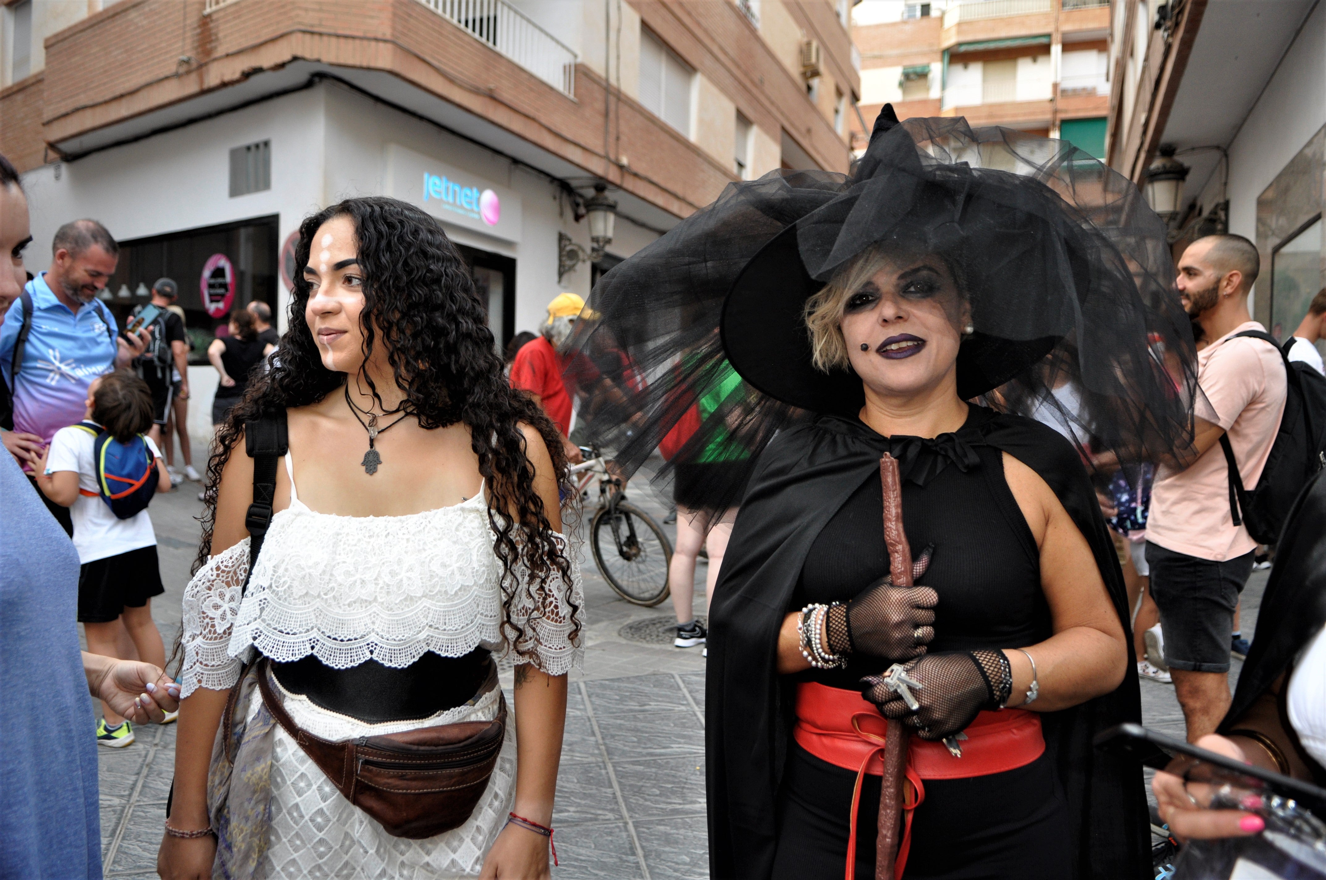 El municipio alpujarreño disfruta con la fiesta de la 'Noche Oculta de las Brujas'.