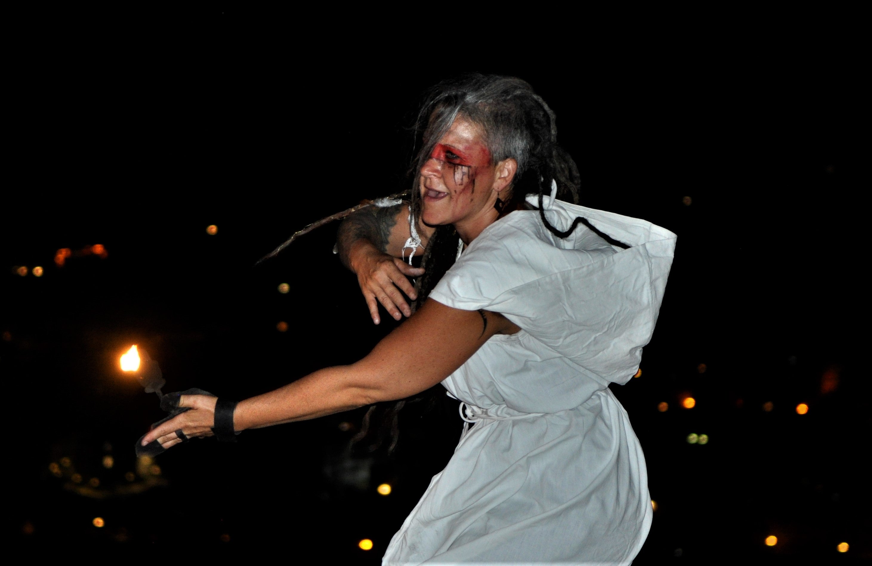 El municipio alpujarreño disfruta con la fiesta de la 'Noche Oculta de las Brujas'.