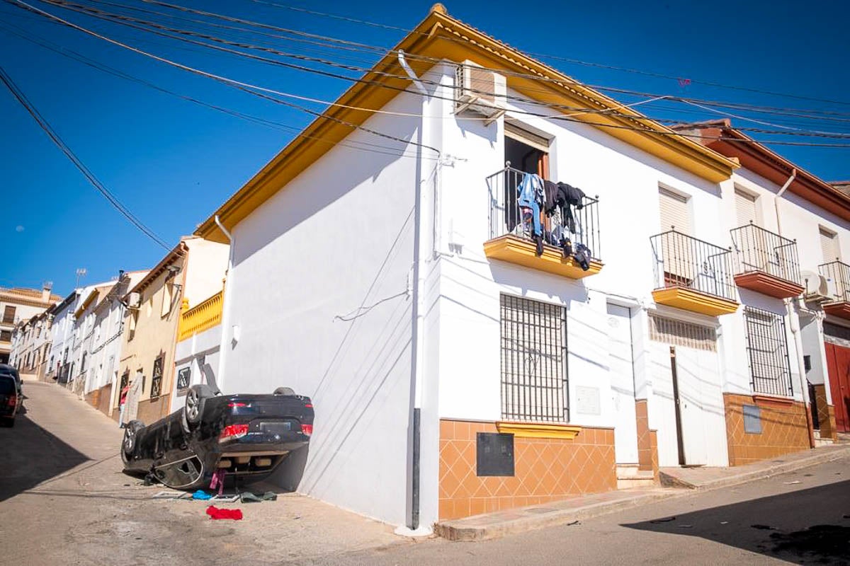 Las fuerzas de seguridad evacuaron anoche al último de los familiares del clan que quedaba en el pueblo