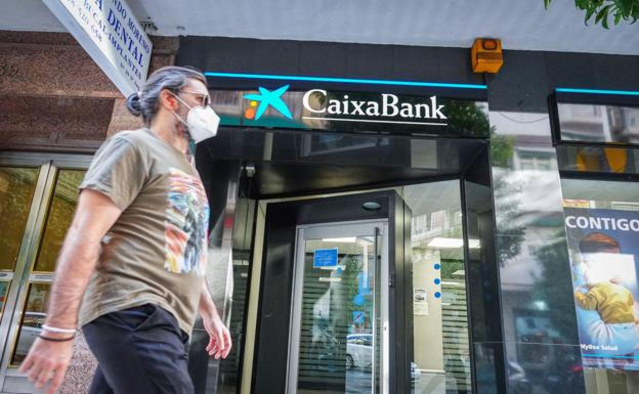 Caixabank lanza un aviso a sus clientes. 