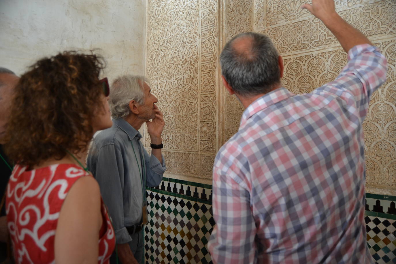 El actor junto a su esposa, Amparo Pascual,visitó la Alhamabra y por la noche recogió el Laurel de plata de Festival Internacional de Poesía de La Zubia