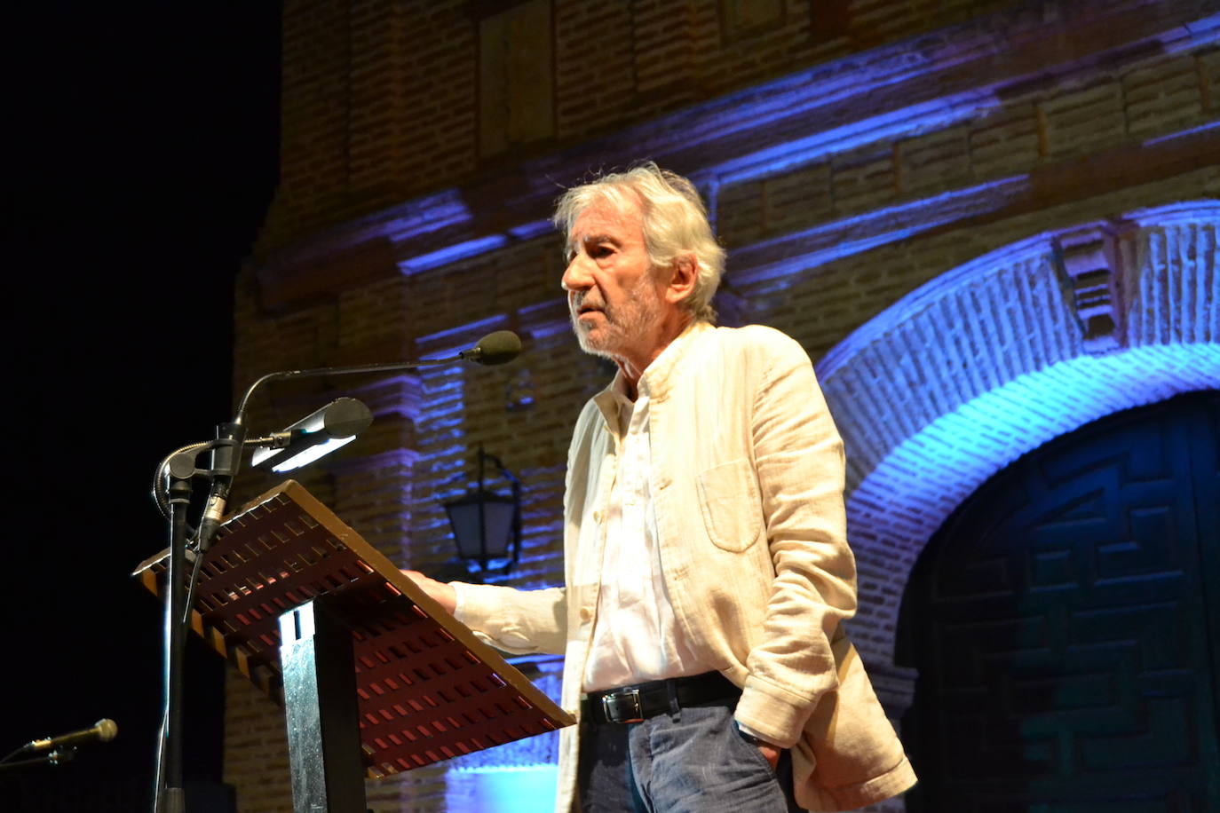 El actor junto a su esposa, Amparo Pascual,visitó la Alhamabra y por la noche recogió el Laurel de plata de Festival Internacional de Poesía de La Zubia