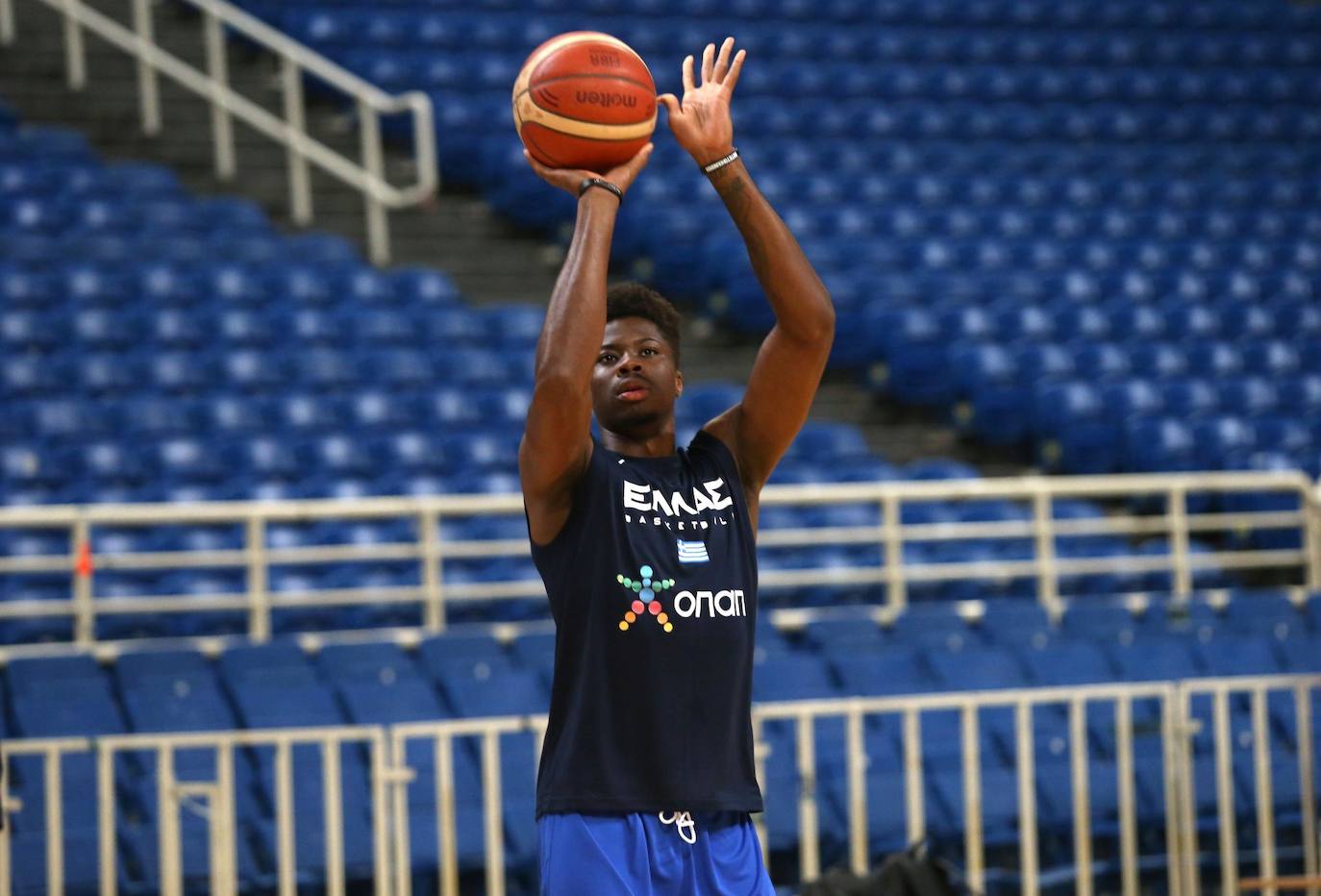 Kostas Antetokounmpo, durante un reciente entrenamiento con Grecia. 