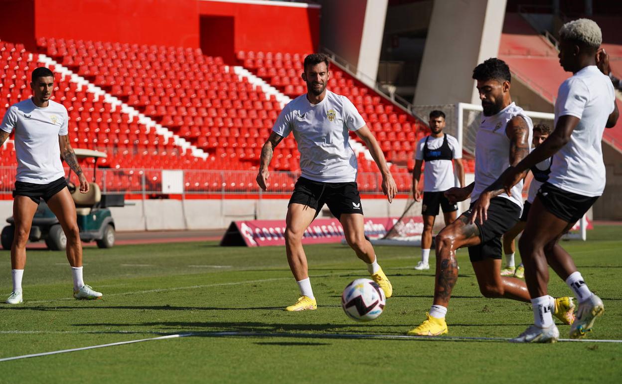 Kaiky, Baptistao, Samú Costa y Ramazani, entrenando en el estadio ayer.