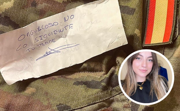 El uniforme militar de Paola, junto con una dedicatoria de su padre. 