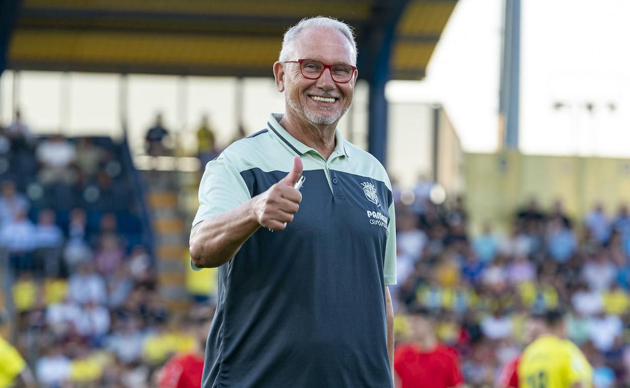 Miguel Álvarez, sonriente, en el último partido del Villarreal B. 