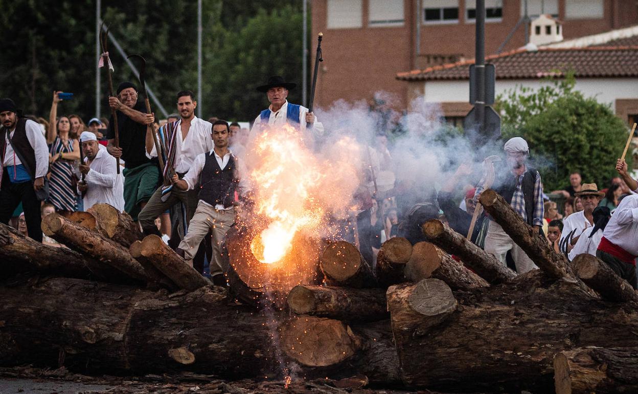 Celebración del homenaje al 'alcalde carbonero' en La Peza. 