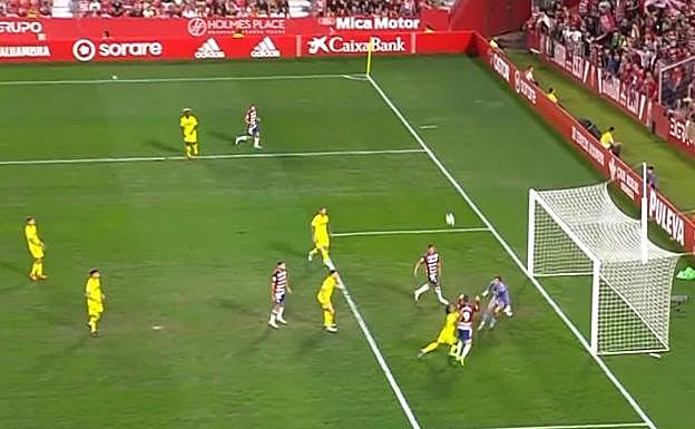 El empujón a Callejón es flagrante. 