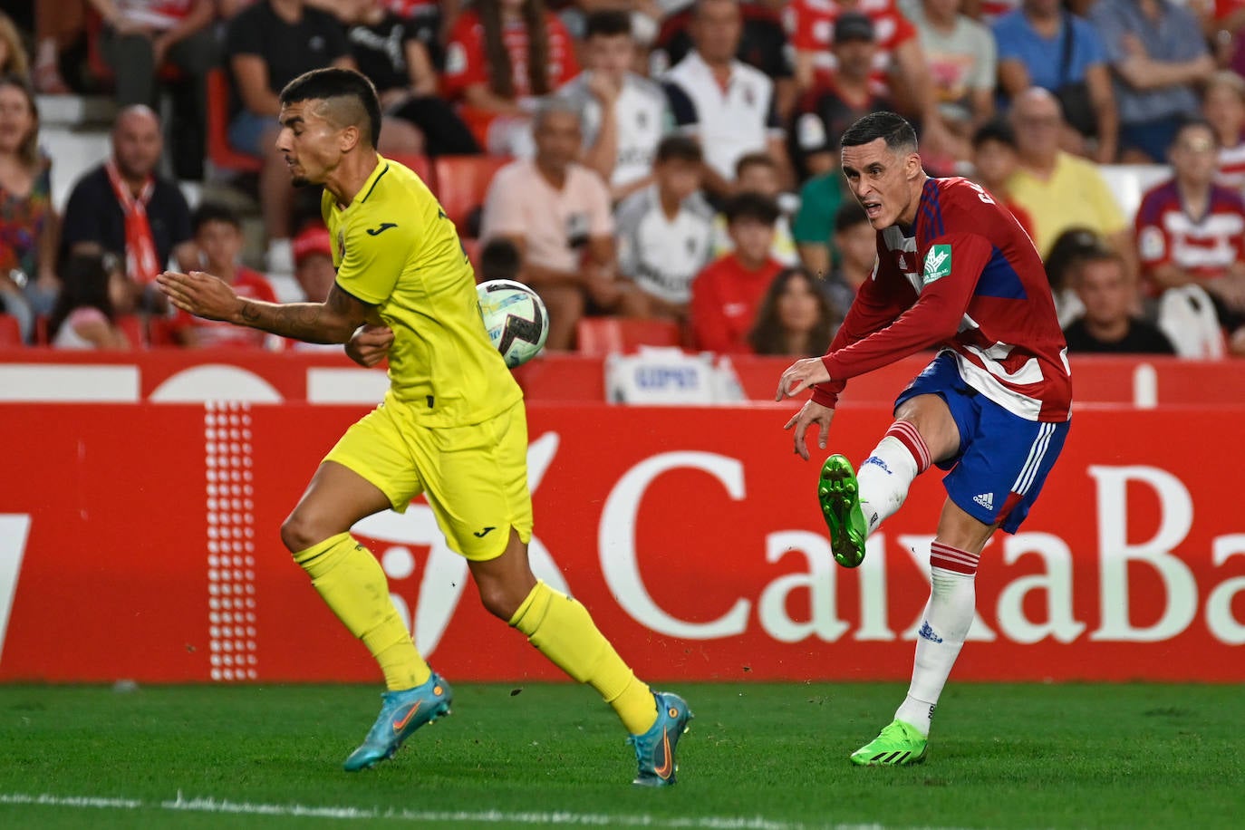 Repasa en fotos los mejores momentos del partido disputado este lunes en Los Cármenes