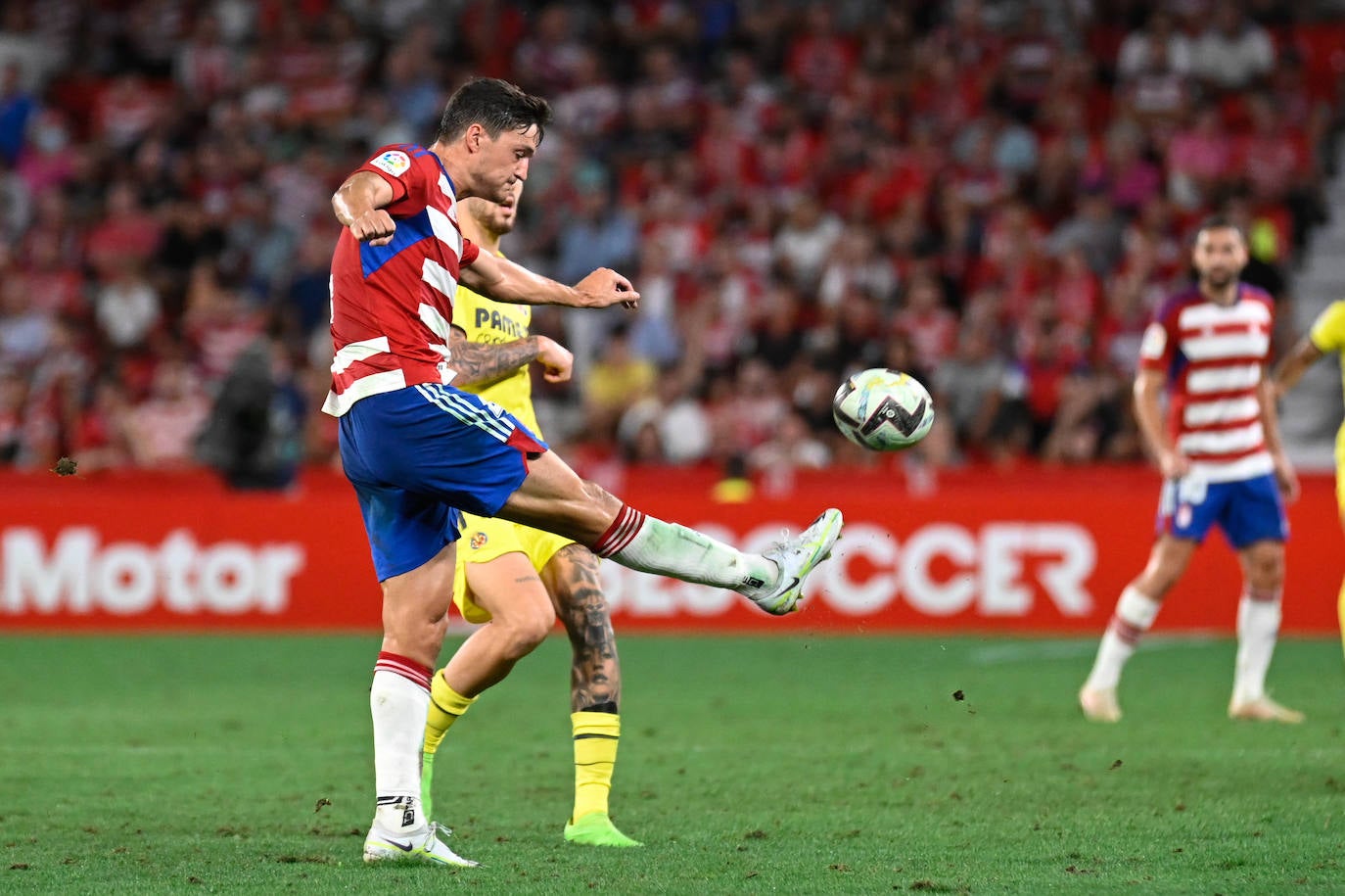 Repasa en fotos los mejores momentos del partido disputado este lunes en Los Cármenes