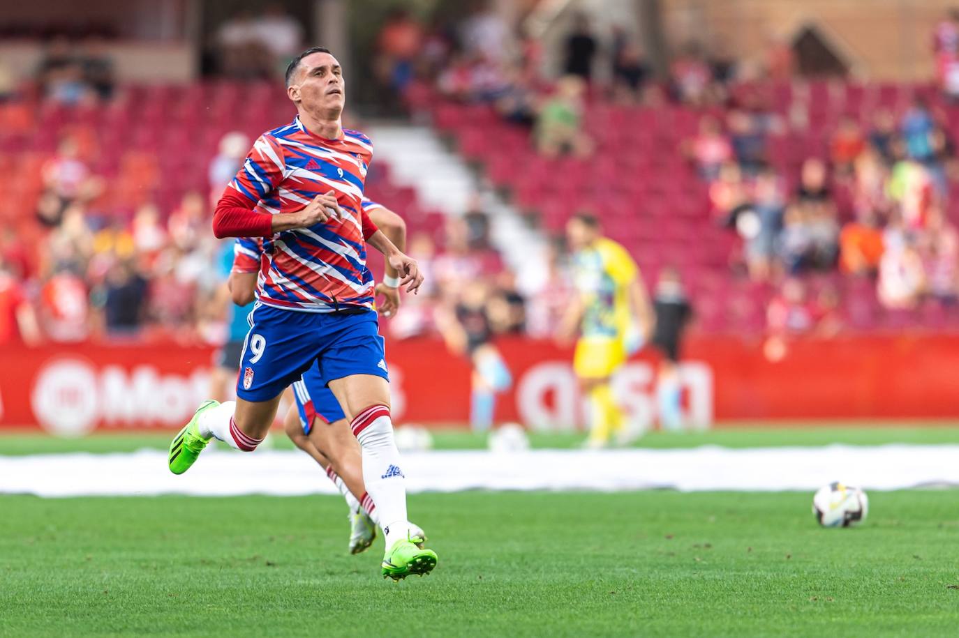 Repasa en fotos los mejores momentos del partido disputado este lunes en Los Cármenes