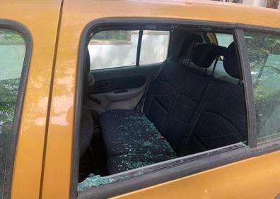 Imagen secundaria 1 - Destrozan varios vehículos en el Realejo