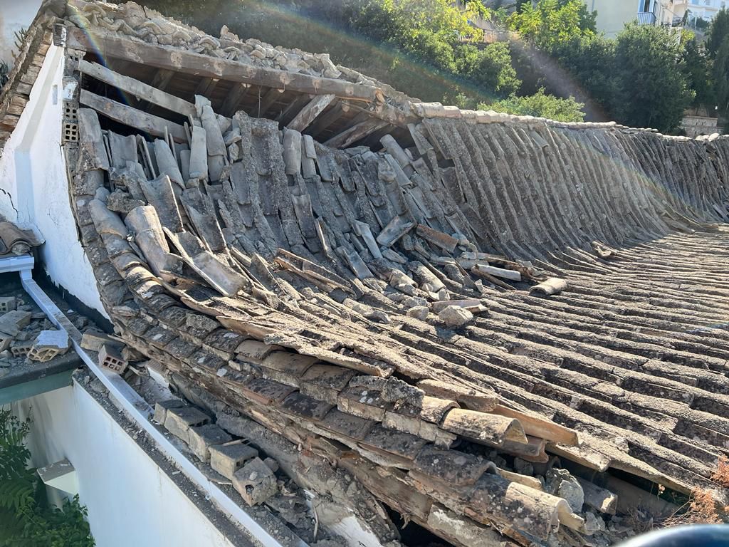 La finca, declarada en 'ruina inminente', ha dejado sin techo y sin pertenencias a dos familias