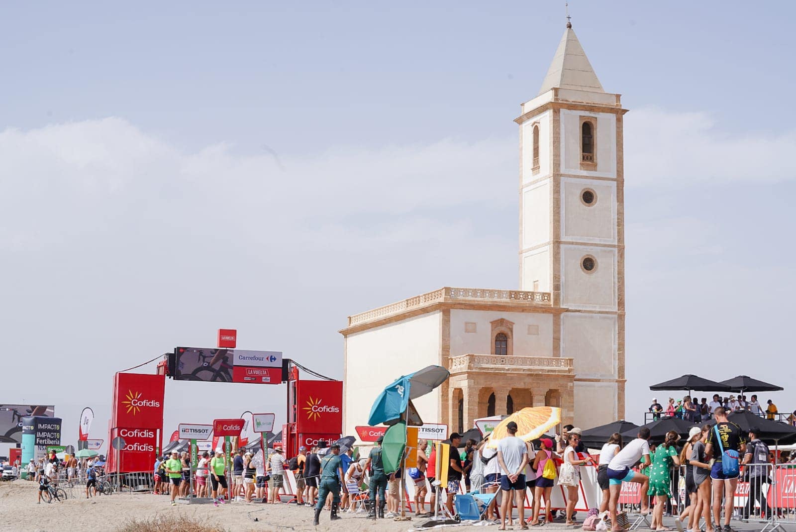 Miles de aficionados de todos los rincones disfrutan de un recorrido mágico por la Costa de Almería que se vio en más de 190 países.