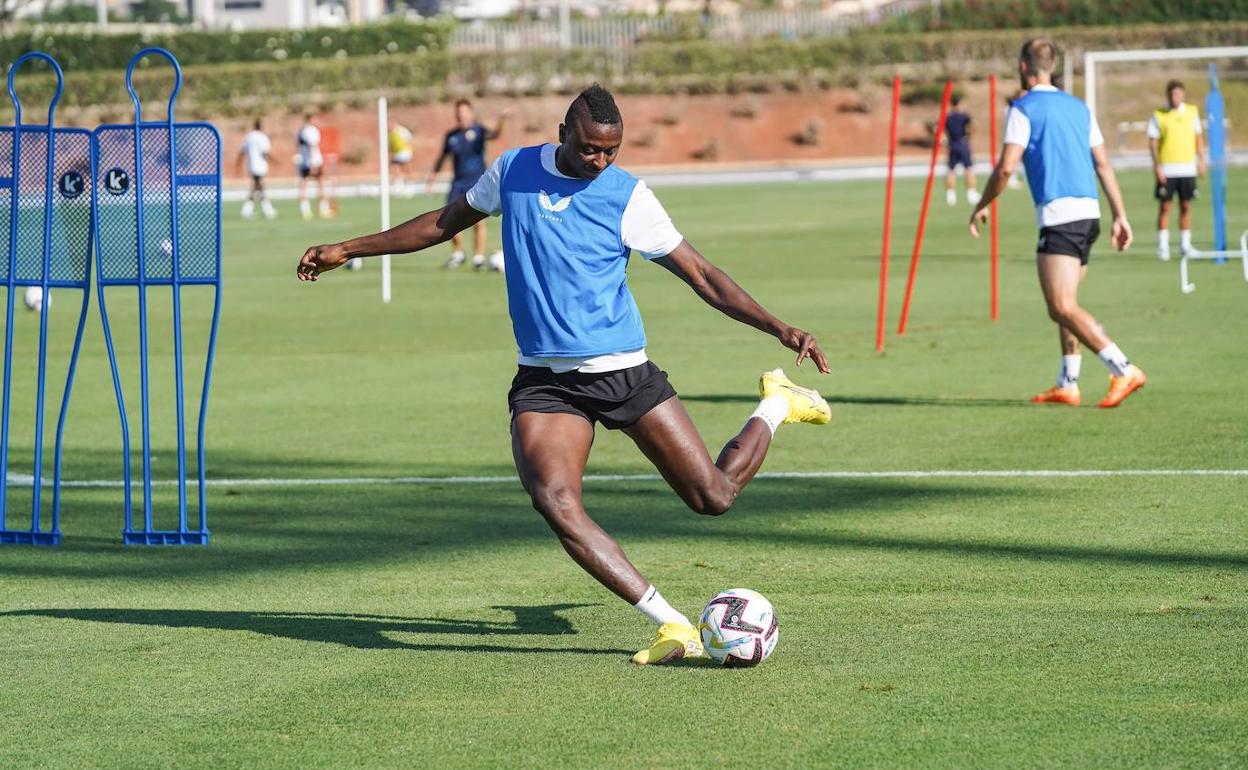 Sadiq durante una sesión de entrenamiento con la UDA.