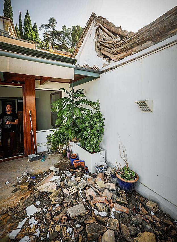 Cascotes sobre la terraza. 