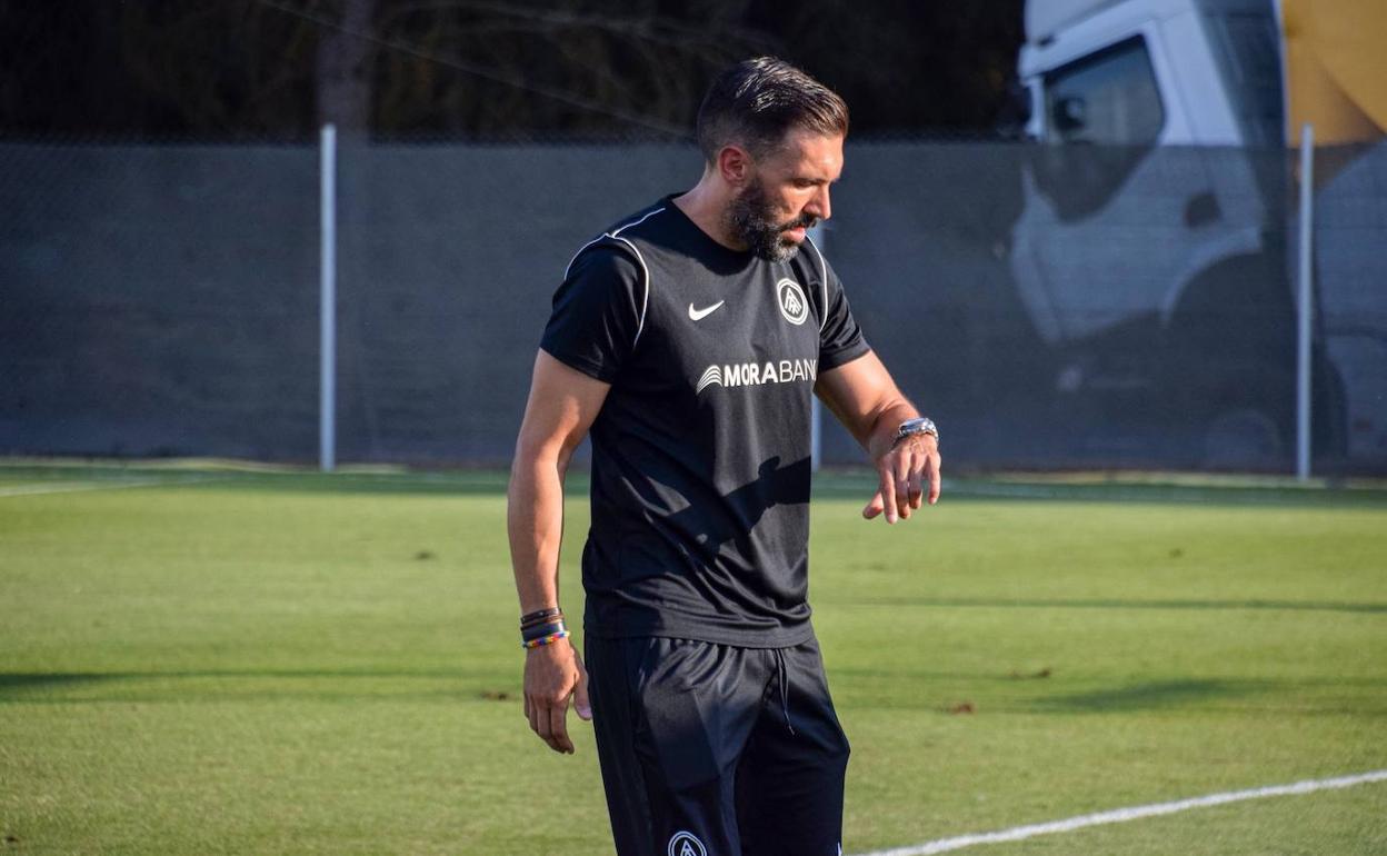 Eder Sarabia, durante un entrenamiento de su equipo. 