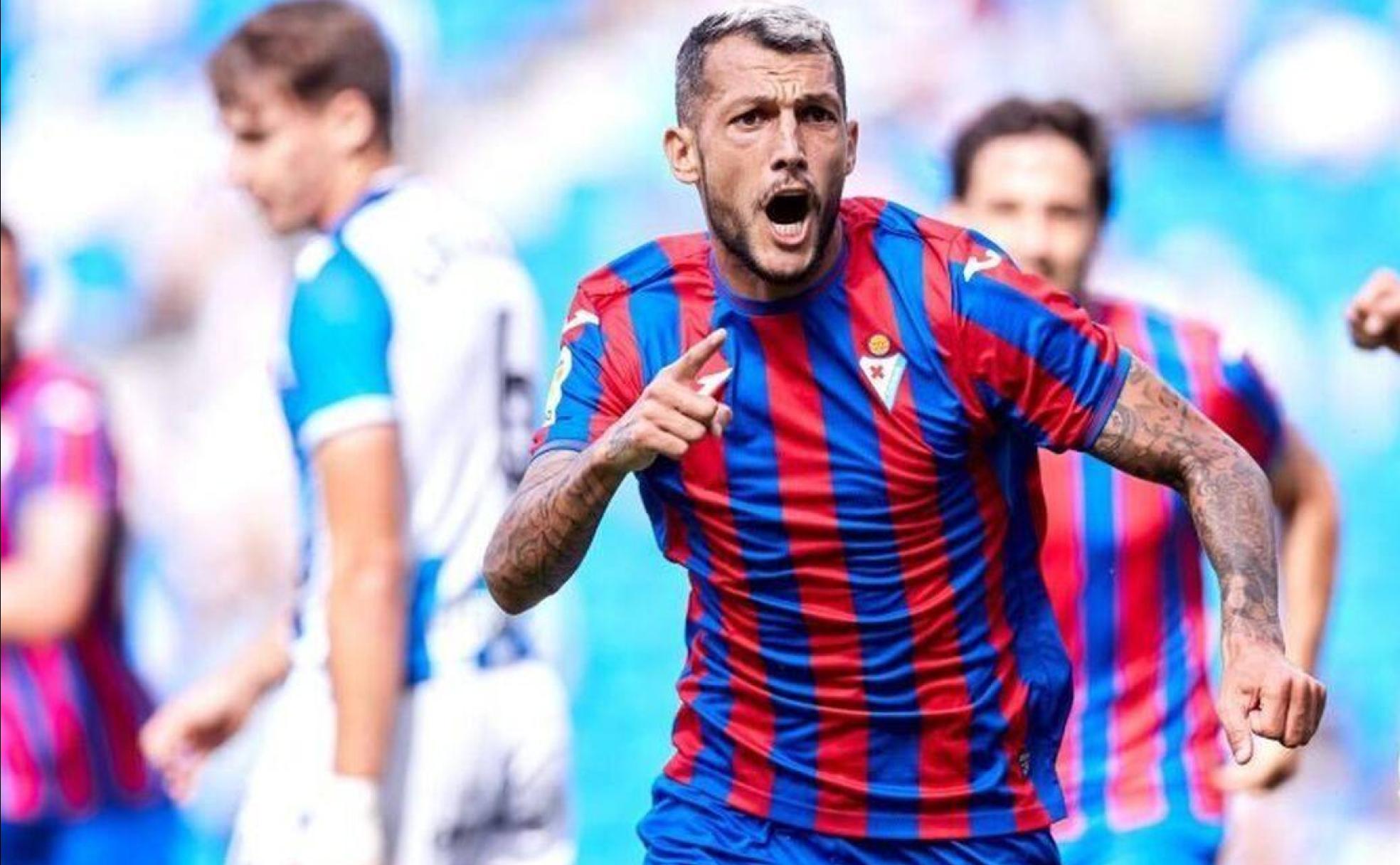 El gaditano Stoichkov lleva años anotando goles con regularidad en Segunda. 