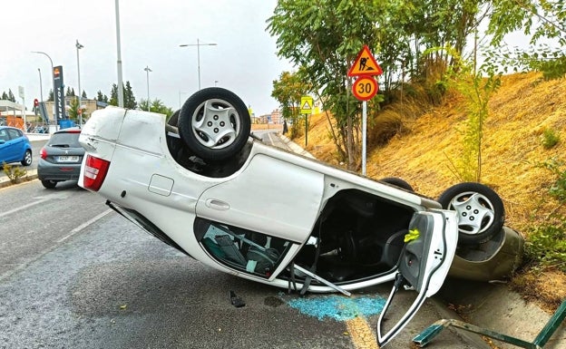 Aparatoso accidente de tráfico en Granada el pasado 31 de agosto. 