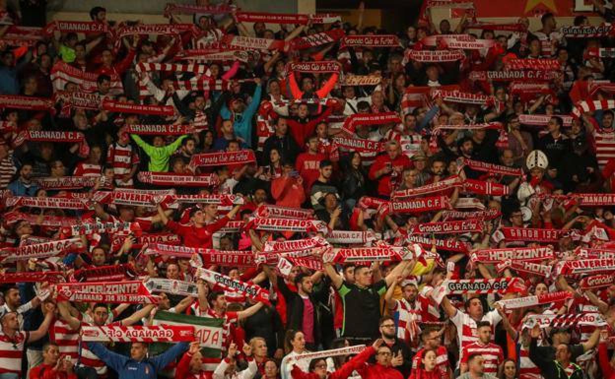 La afición rojiblanca en un partido. 