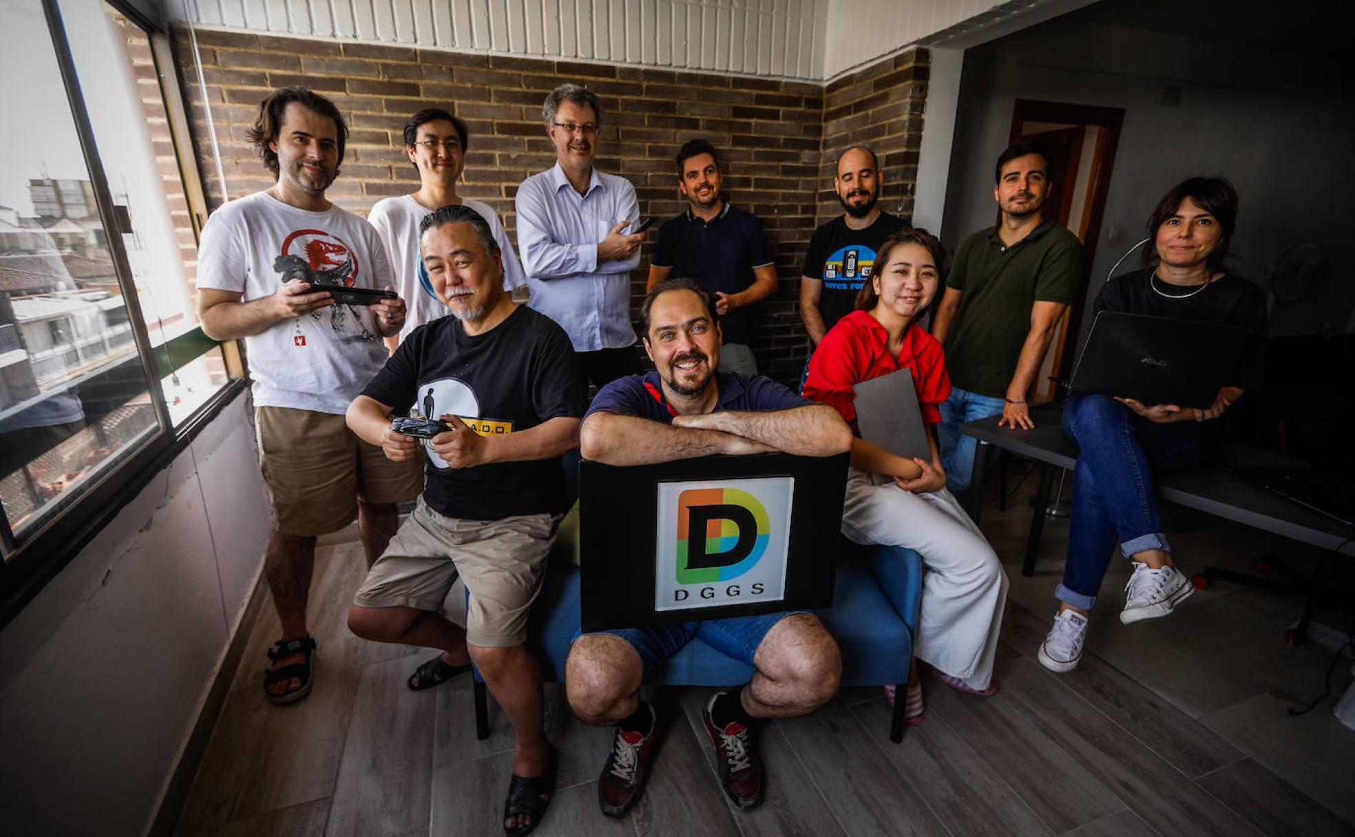 Julio Velasco, Shu Komatsu, Matías Sánchez, José Pedro, J. G. Valero, Alberto Guerrero, Concha de la Rosa, (abajo) Hiroshi Makitani, Emilio Gallego y Kanna Kashigawa. 