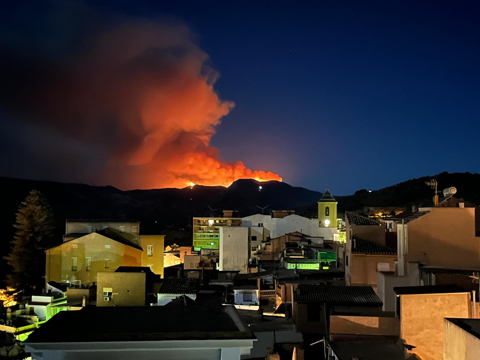 Las imágenes del mayor incendio de la provincia en lo que va de año