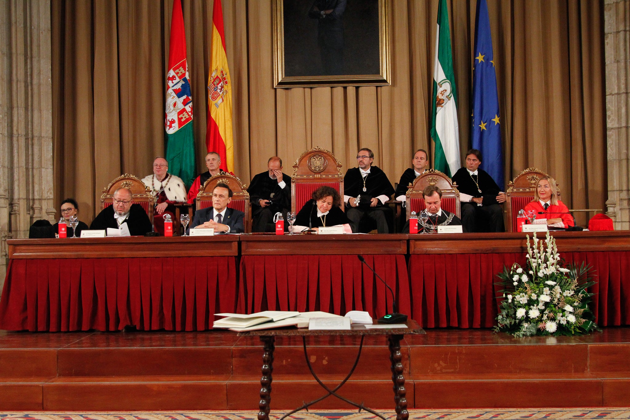 La rectora Pilar Aranda preside su última apertura de curso y recibe una emotiva ovación.