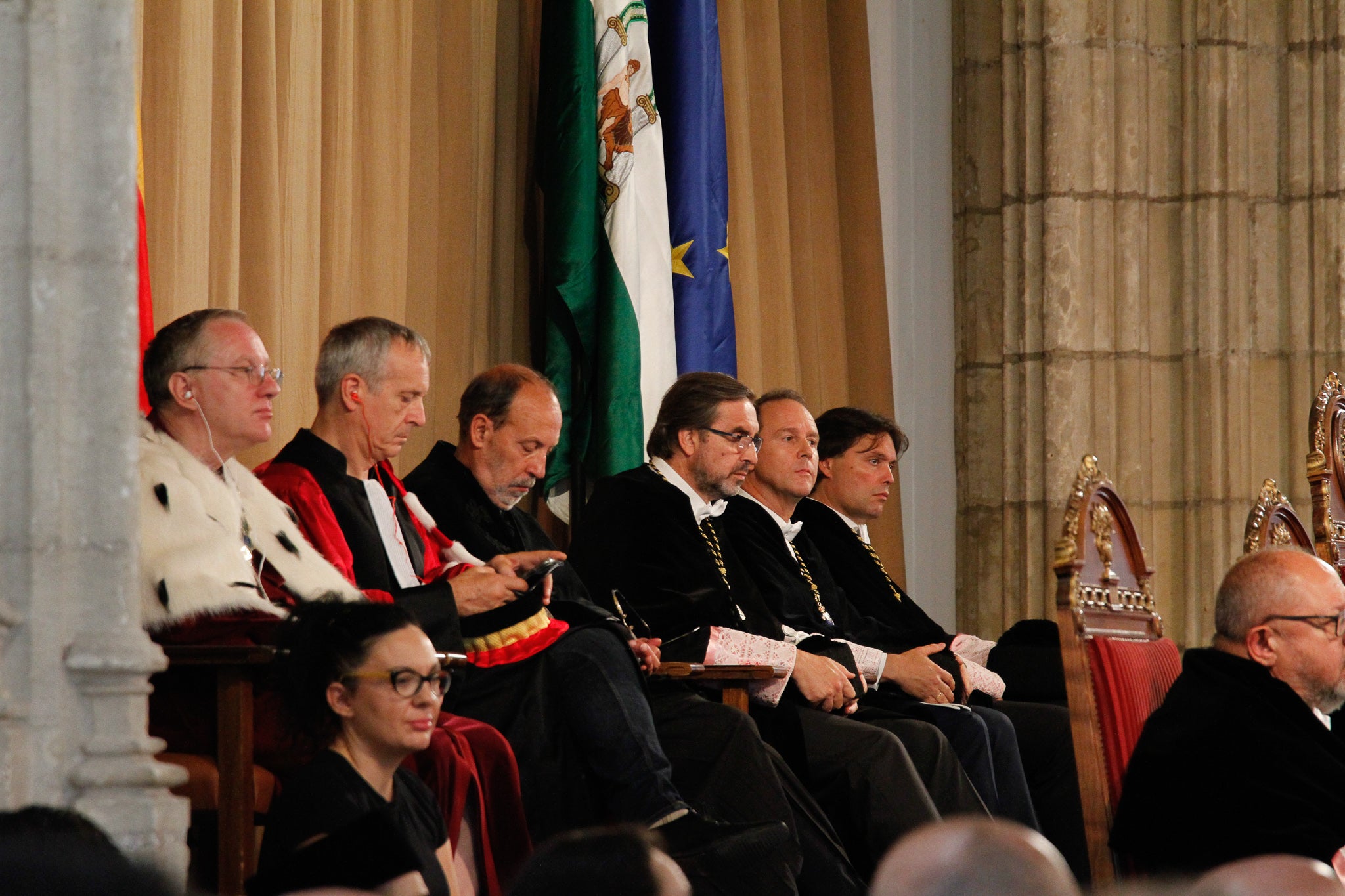 La rectora Pilar Aranda preside su última apertura de curso y recibe una emotiva ovación.