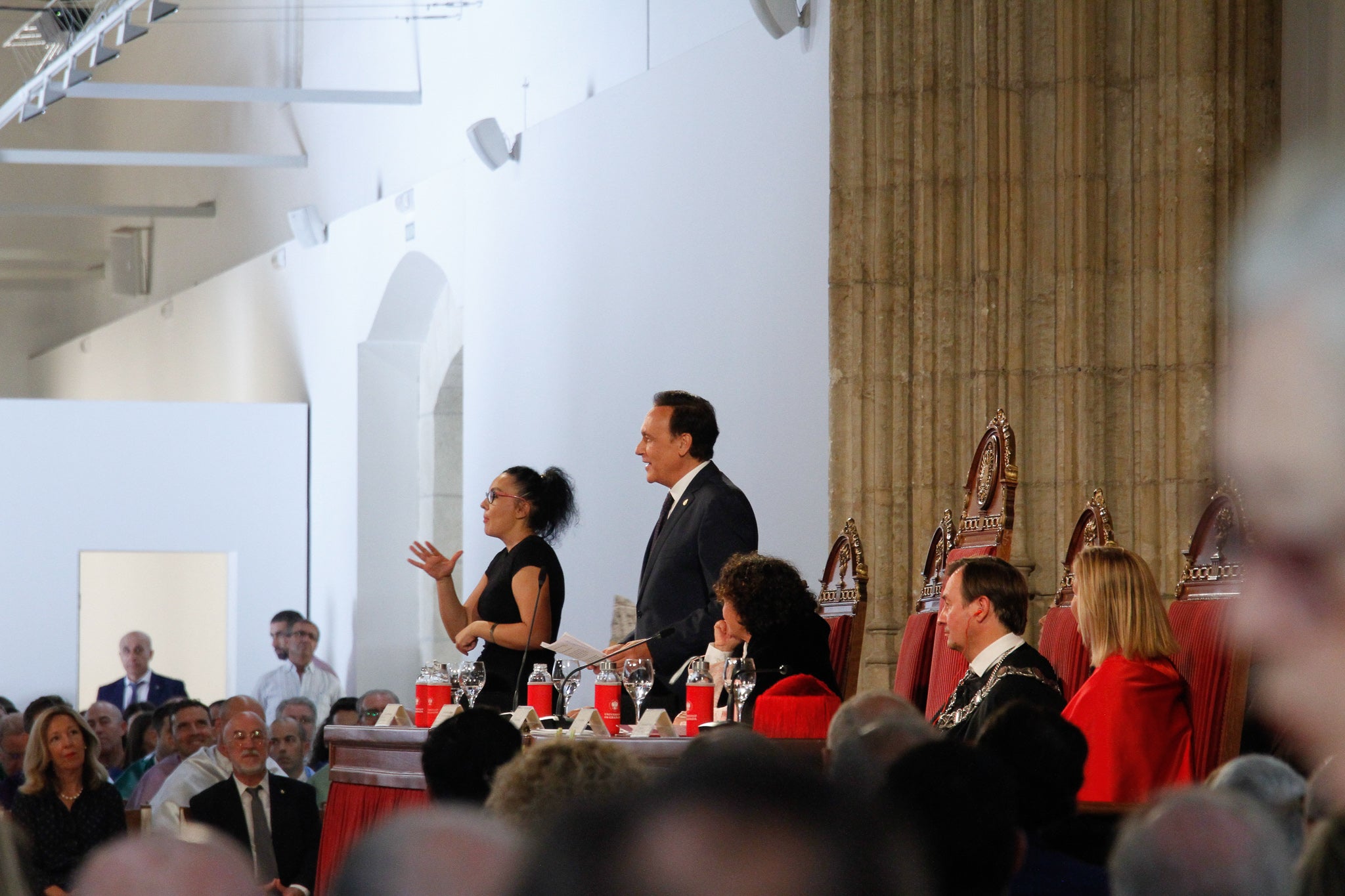 La rectora Pilar Aranda preside su última apertura de curso y recibe una emotiva ovación.