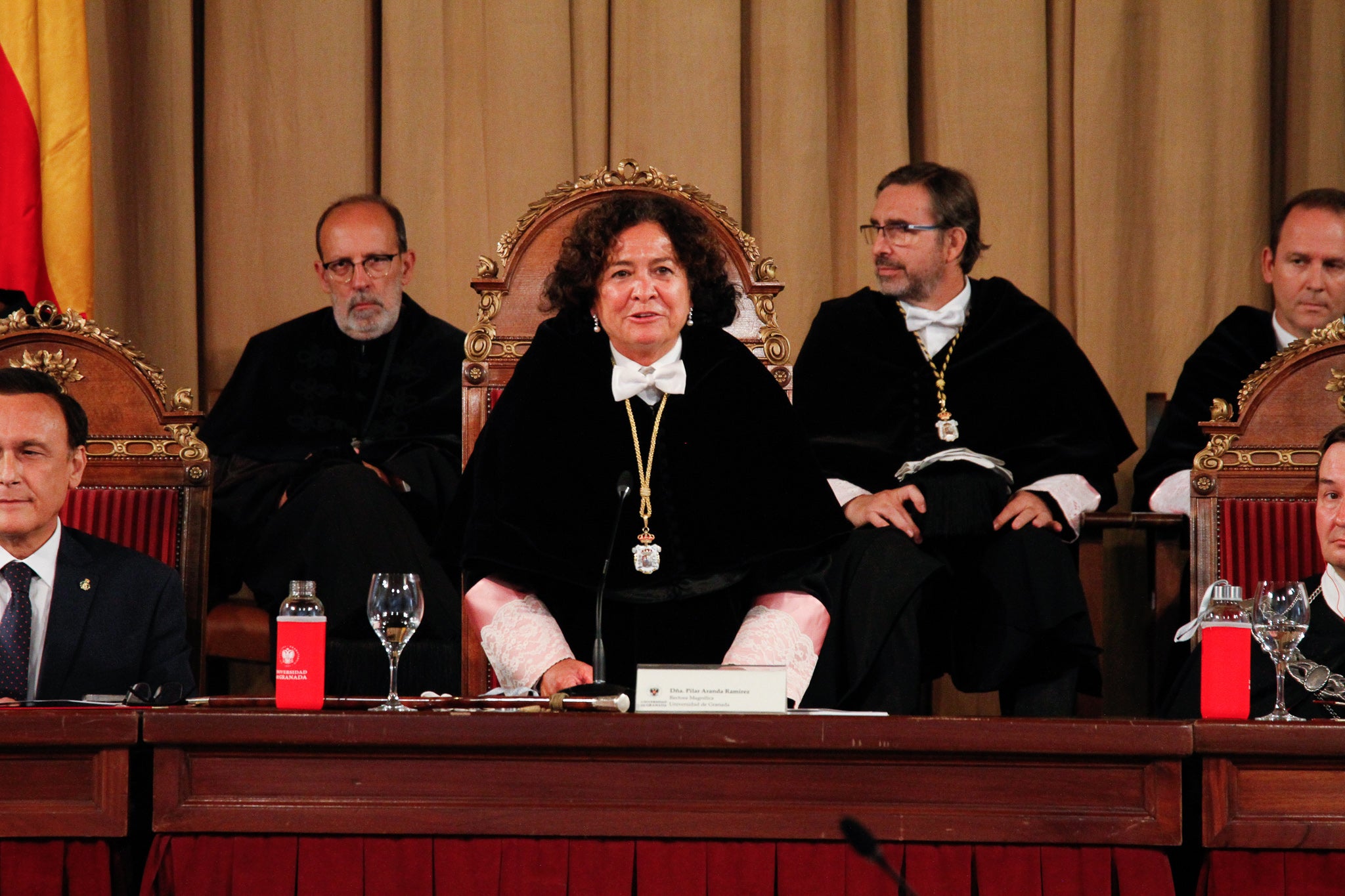 La rectora Pilar Aranda preside su última apertura de curso y recibe una emotiva ovación.